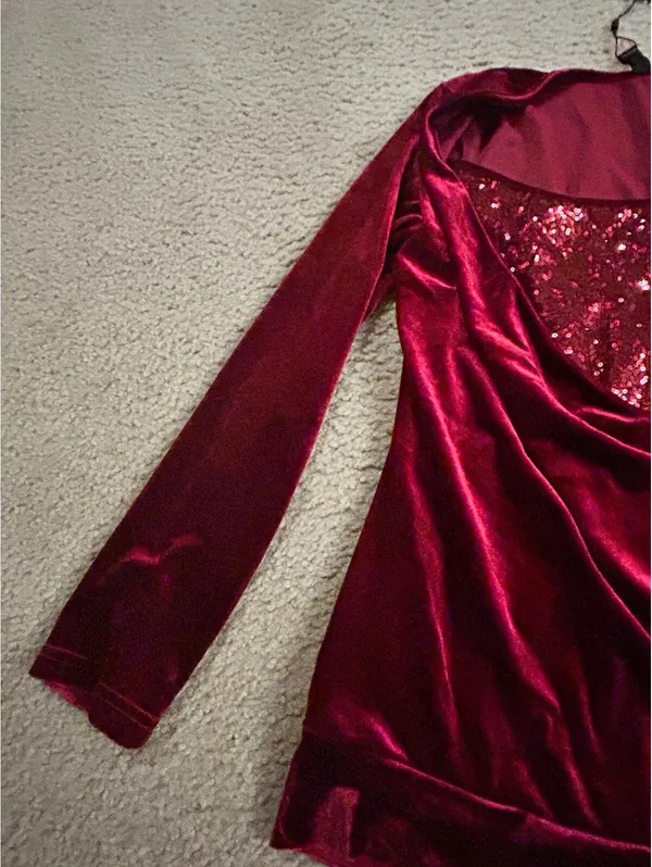 Ab58 top long sleeves red sparkle size small woman shirt - Image 6