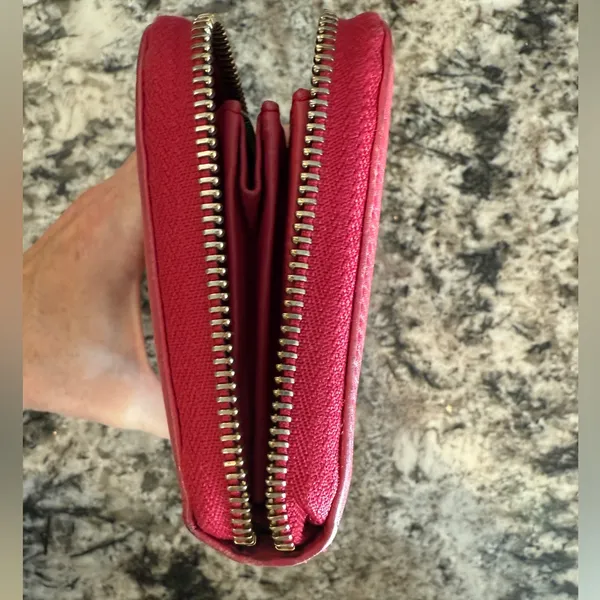 Gucci Pebbled Calfskin Soho Zip Around Wallet, magenta 💕 - Image 9