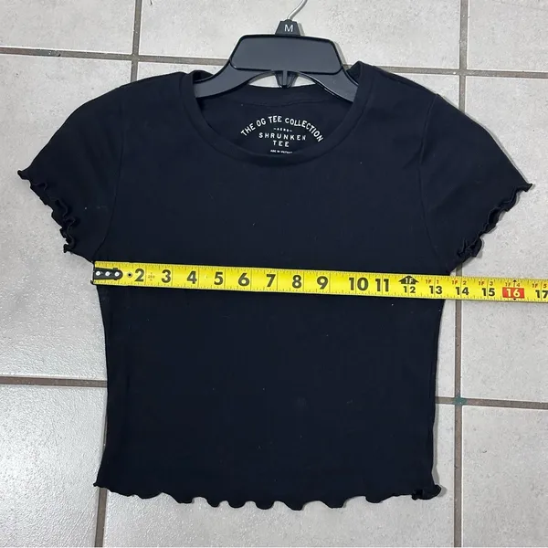 Aero Women Black Ribbed Shrunken Ruffle‎ Hem Cropped Tee size S - Image 6
