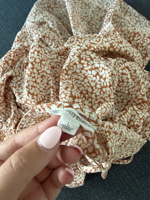Orange and White Blouse with V - Image 3