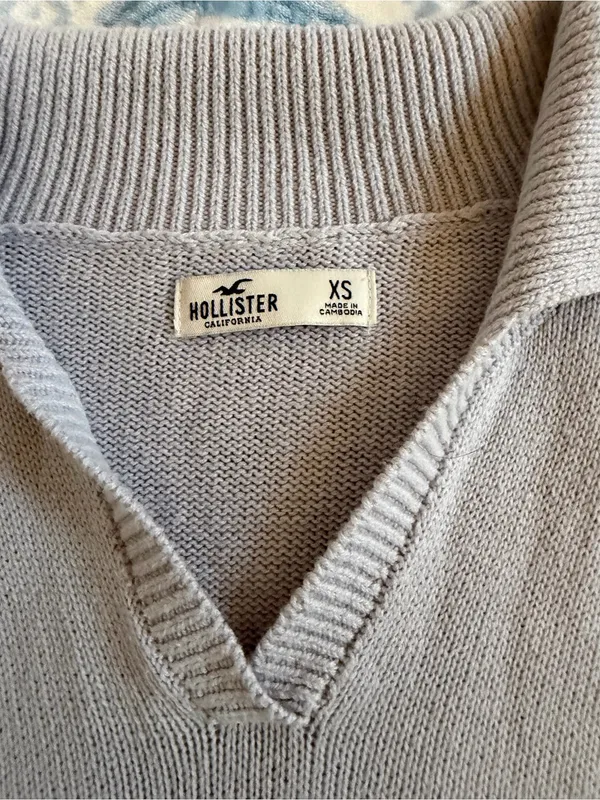 Hollister Lavender V-Neck Collared Sweater - Image 2