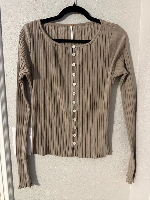 Free People Tilly. Long Sleeve Cardi in a taupe - Image 5