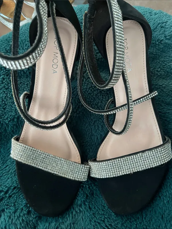 TOP Moda Black Heeled Sandals with Silver Rhinestone Straps - Image 7