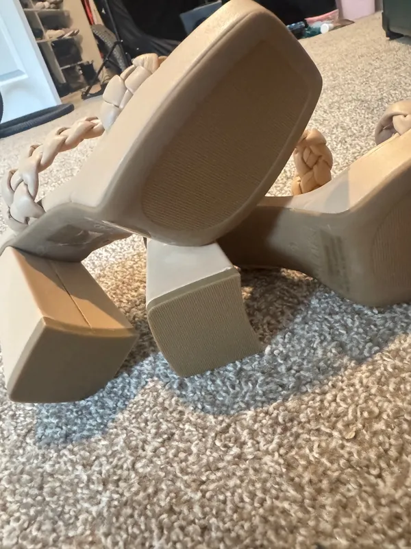 Brand new dream pairs size 6 platform heels - Image 3