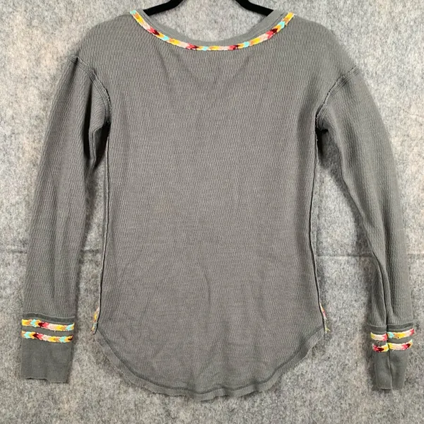 We The Free Grey Women’s‎ Size XS Thermal Henley Rainbow Embroidered Boho Shirt - Image 5