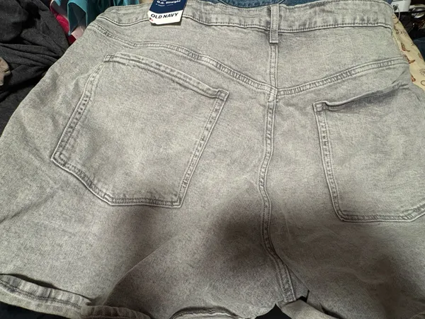 Old navy jean shorts - Image 2