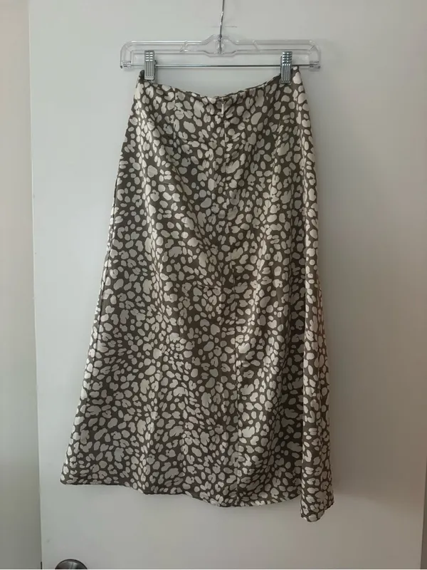 Vestique Gray and Cream Leopard Print A-Line Silk Skirt Size Small - Image 5
