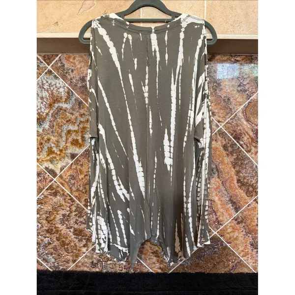 Knox Rose Olive Tie-Dye Studded Shoulder Cutout Long Sleeve Tunic Medium - Image 4