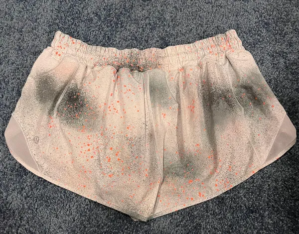 Lululemon Patterned Hotty Hot 2.5” Shorts - Image 2