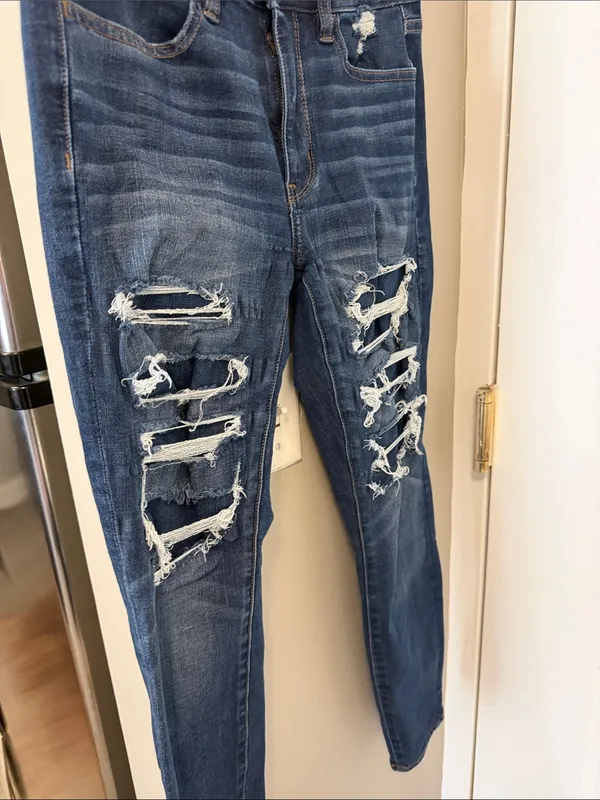American Eagle High Rise Distressed Jegging - Size 6R - Image 3
