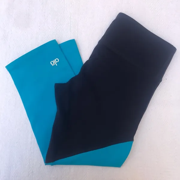 ALO mid-waist cropped leggings - Image 4