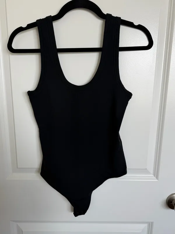 NWOT Nuuds Seamless Scoop Tank Bodysuit Small - Image 2