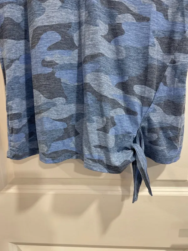 Democracy Blue Camo V-Neck Side Tie Hem Top M - Image 4