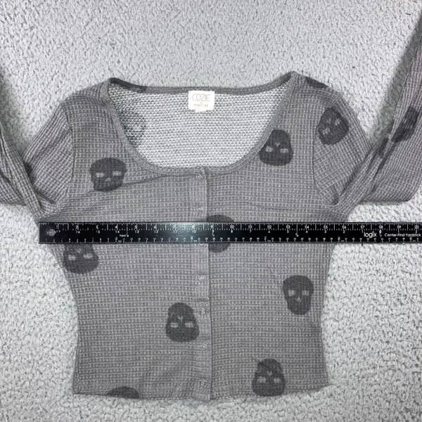 Skull Print Waffle Knit Cropped Top Small L/S Y2K‎ Edgy Emo Punk Goth Grunge - Image 9