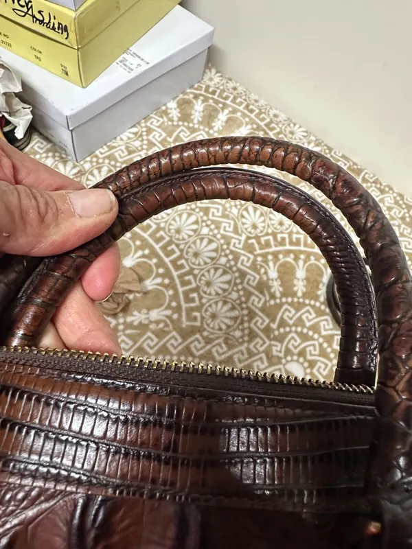 Brahmin Pecan Melbourne Crocodile Embossed Leather Bag with detachable Strap - Image 14