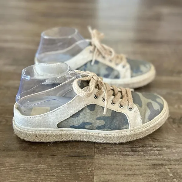 Dolce Vita Camouflage Canvas Slip On Sneakers W/Lace Up, Size 8 - Image 6
