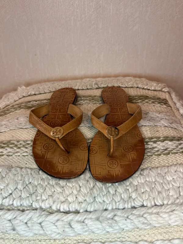 Tory Burch Brown Leather Logo Medallion Thong Sandals Size 11 - Image 2
