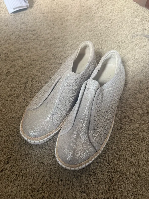 J/slides grey slip on sneaker - Image 2