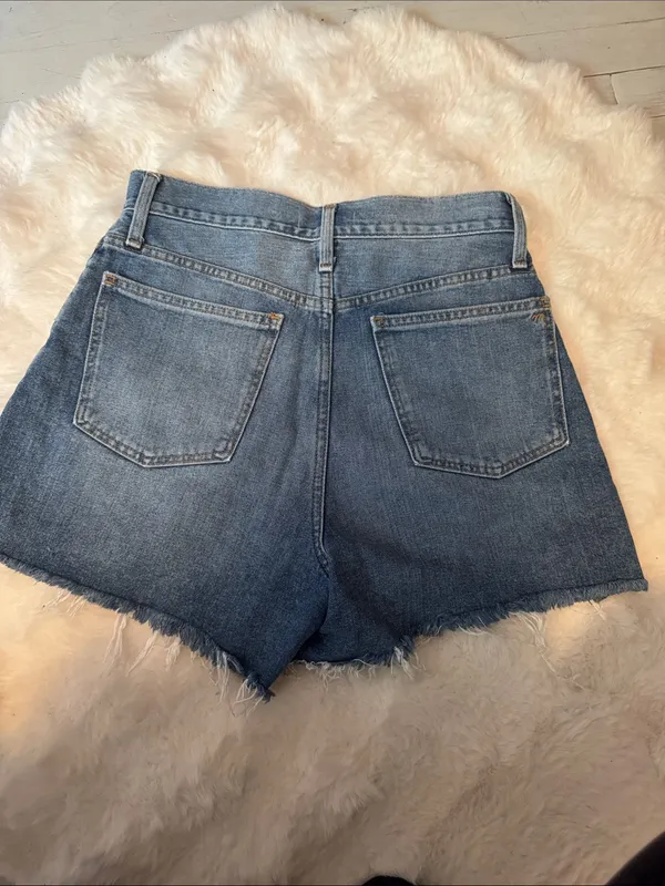 Madewell MomShortsBlue High-Rise Frayed Denim Shorts - Image 4