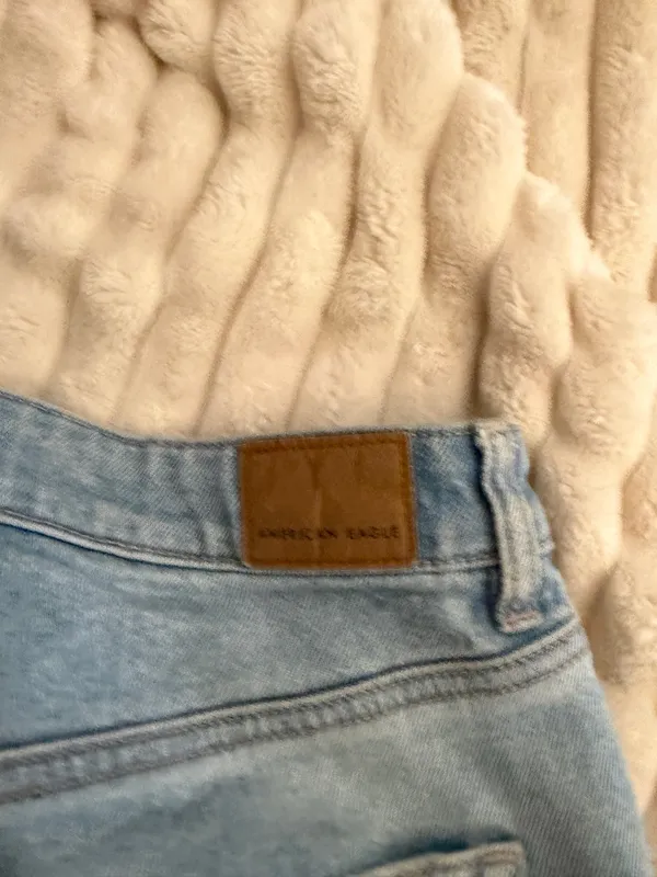 American Eagle Ripped Straight Leg Jeans Mom - Image 4