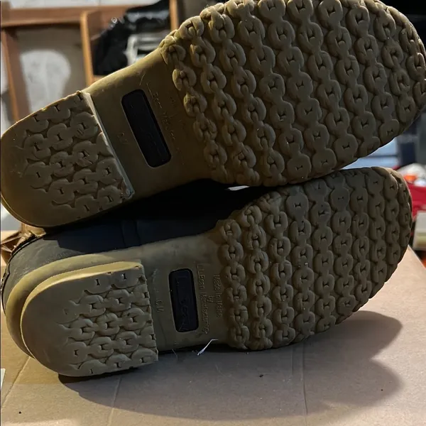 L.L. Bean Women's Brown and Tan Winter Boots - Image 3