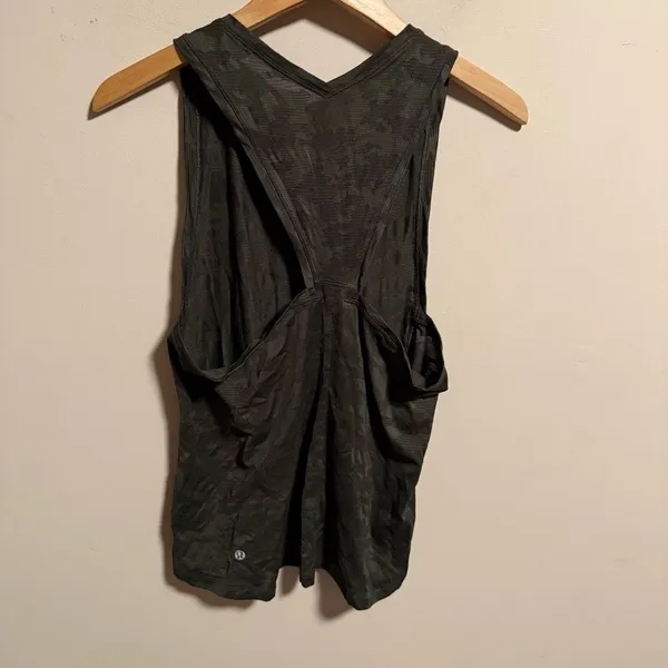 Lululemon Run For Days Tank Deep Camo- Size Small - Image 6