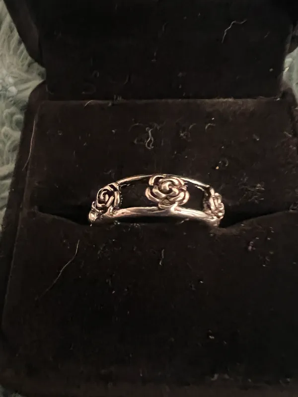 Women’s Stainless Steel Silver Band Size 7 - Image 2