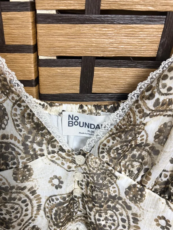 No Boundaries Brown And White Tank Top Size XL - Image 3