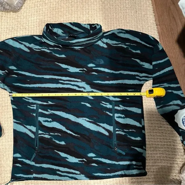 The North Face Womens Pullover Sweater Turtle Neck Medium Green Animal Print - Image 8