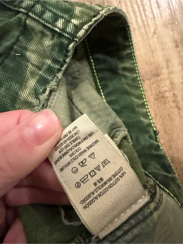 Free People Commando Cutoff High-Waist Camo Cargo Shorts - Green size 8 - Image 7