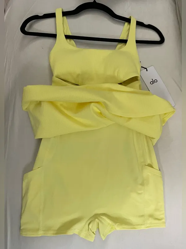 Alo Yoga NWT Slice Tennis in Sunshine Yellow Shorts Underneath Size XS - Image 12