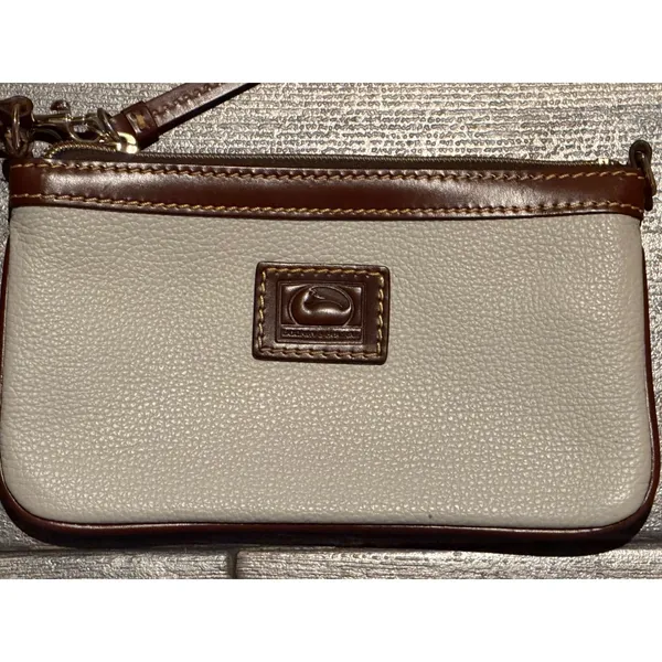 Dooney & Bourke Pebbled Leather Wristlet Cream Brown Duck Logo Wallet Clutch - Image 3