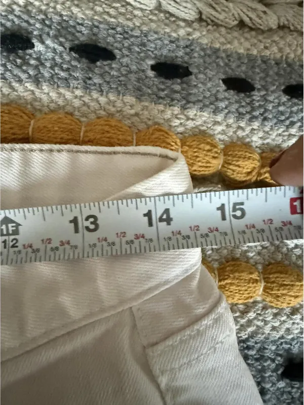 Levi’s White Bootcut Jeans with Classic Five-Pocket Design - Image 8