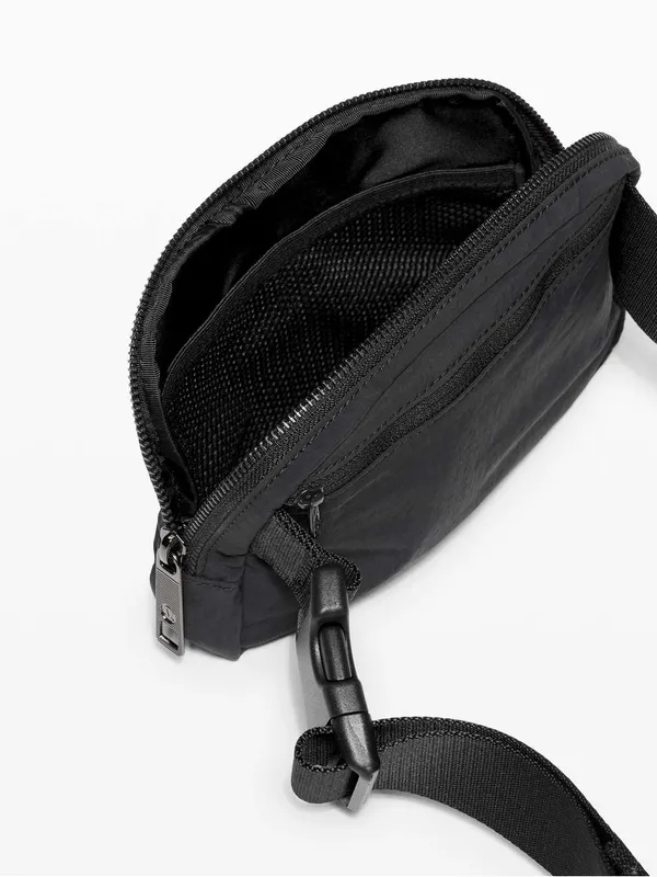 LULULEMON Everywhere Belt Bag in Black NWOT - Image 9