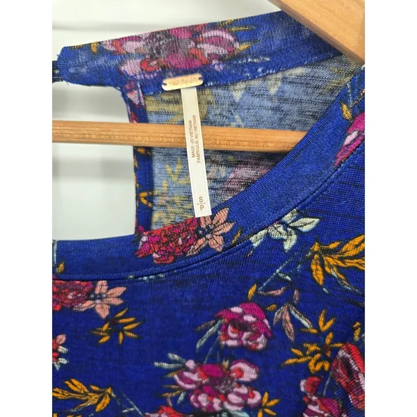 Free People Ruffle Front Top Womens S Blue Floral 3/4 Sleeve Knit‎ Keyhole Back - Image 2
