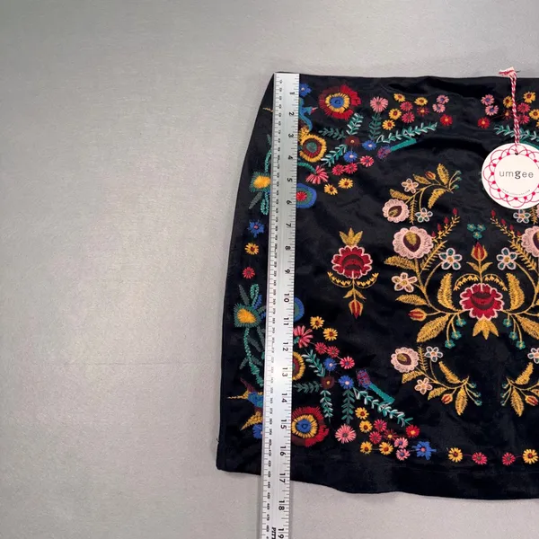 Umgee Floral Embroidered Velvet Mini Skirt Black Boho Bird Folk Art- Large NWT - Image 4