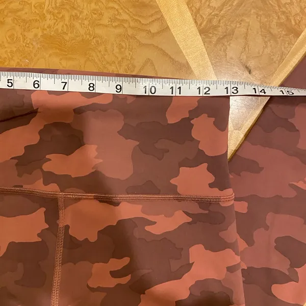 Lululemon Athletica Pink Camo High Rise Leggings Size 8 Like New - Image 10
