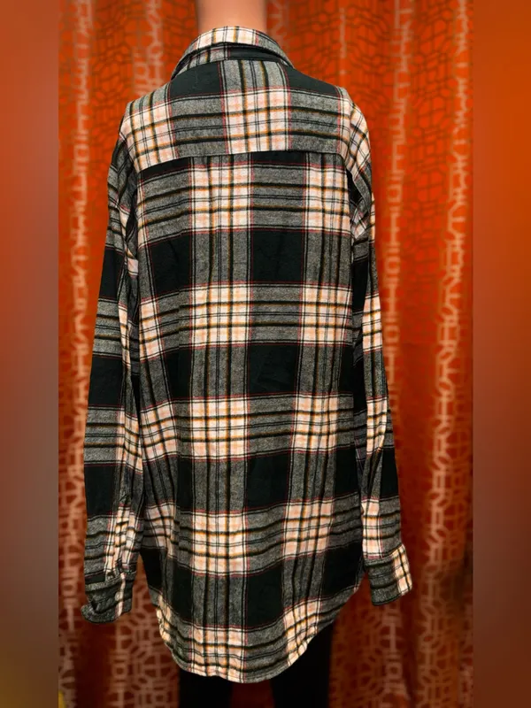 Old Navy Women's Flannel Button Up Shirt XL - Image 3