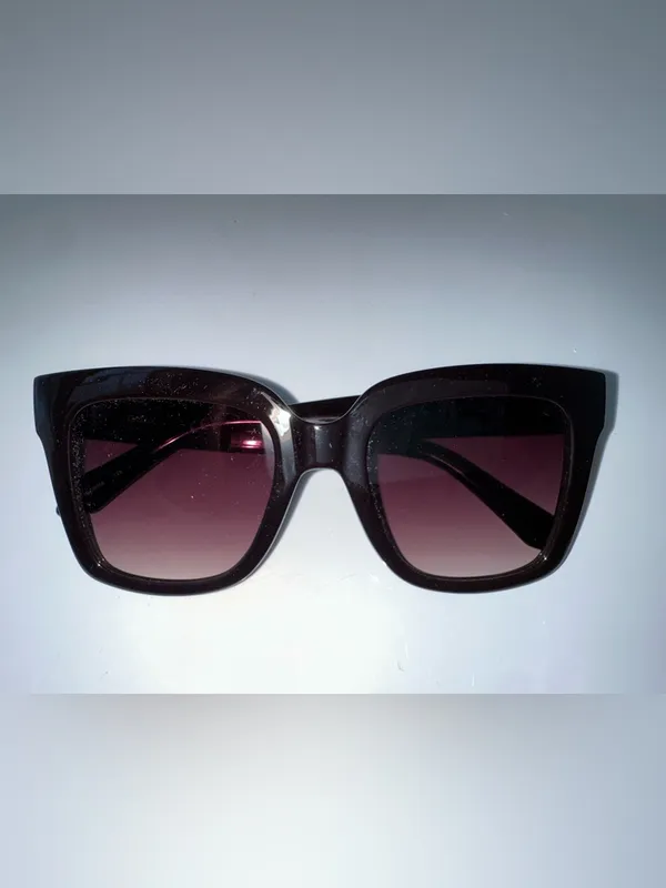 Quay Classic Claret red Sunglasses 75883 ICY gradient lens new in box with cloth - Image 2