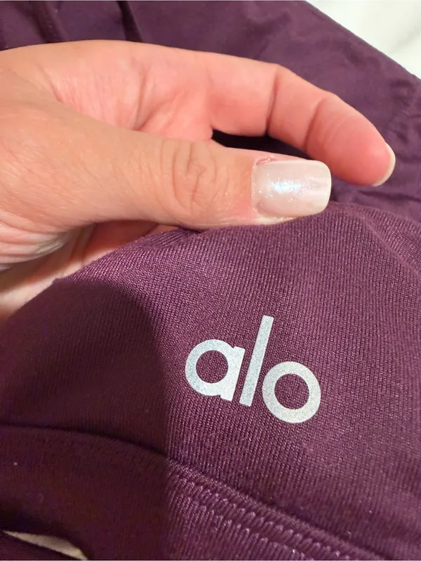 ALO Yoga Airbrush Enso Dark Plum Cross-Front Sports Bralette Size Medium - Image 9