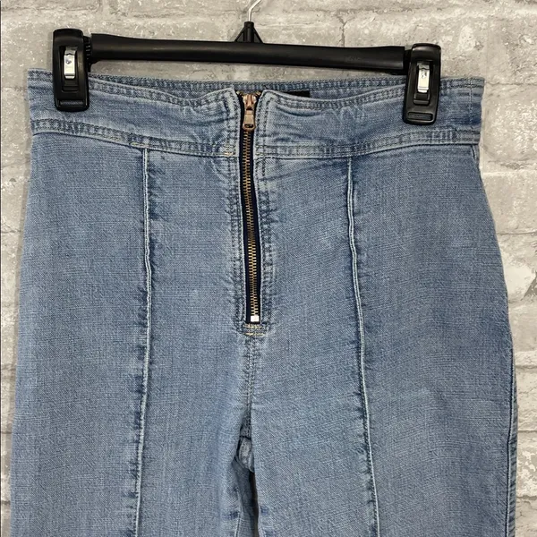 BDG Zip-Front Cropped Kick Flare Jeans - Image 3