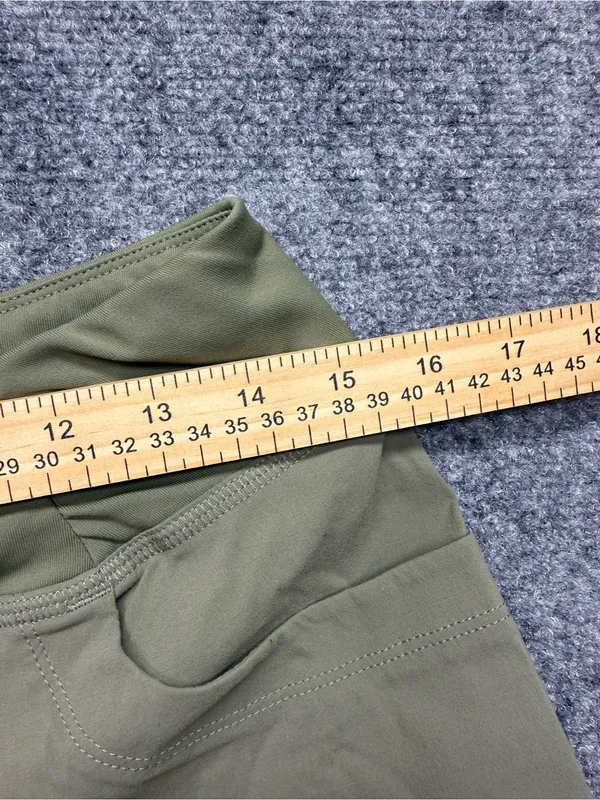 Mountain Hardwear women's Medium Olive Green Active Stretch outdoors Pants - Image 4