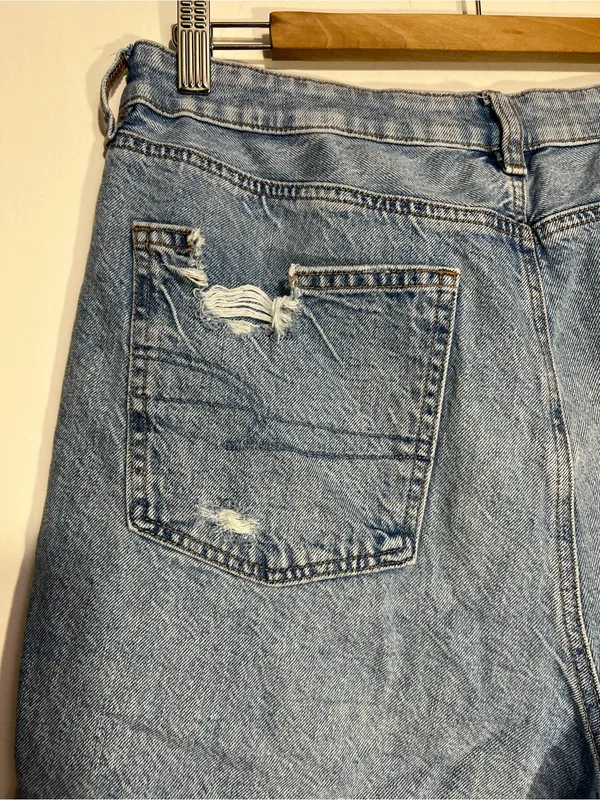 American Eagle Outfitters Light Blue baggy mom short size 12 - Image 8