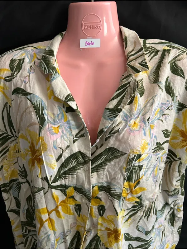 Old Navy Yellow & Green Floral Tie-Front Button Down Top LG - Image 5
