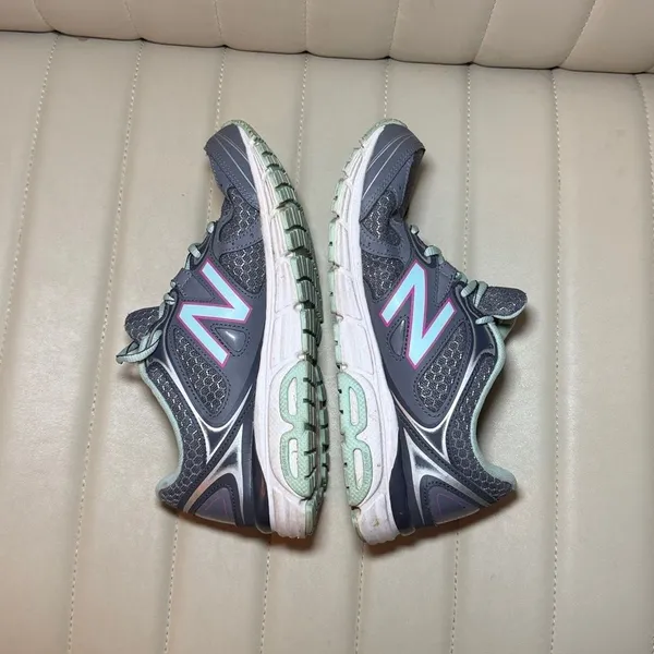 New-balance Women's Grey and Green Trainers - Image 7