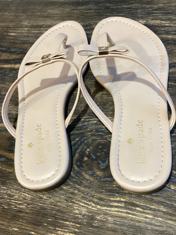 Kate Spade Blush Leather Bow Thong Sandals with Gold Spade Accent size 6.5 - Image 2