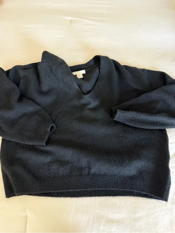 Black sweater - Image 2