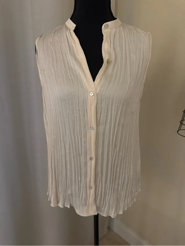 Vince Pleated Sleeveless Blouse Ivory Silk Look Button Front Top Size S - Image 2