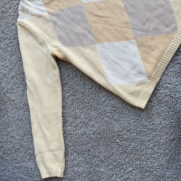 Women's Izod Argyle Cream Knit V-Neck Sweater Size Medium - Image 2