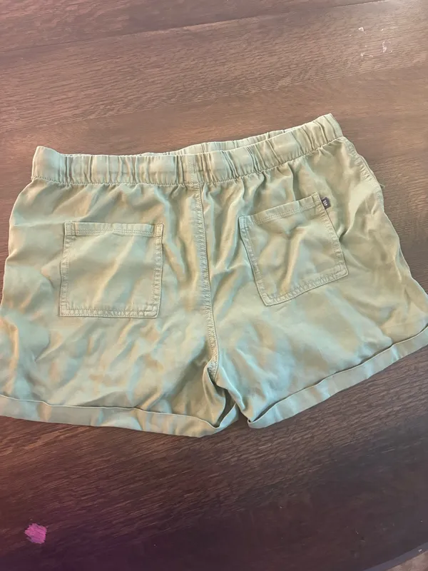 Women’s Gap Shorts - Image 2